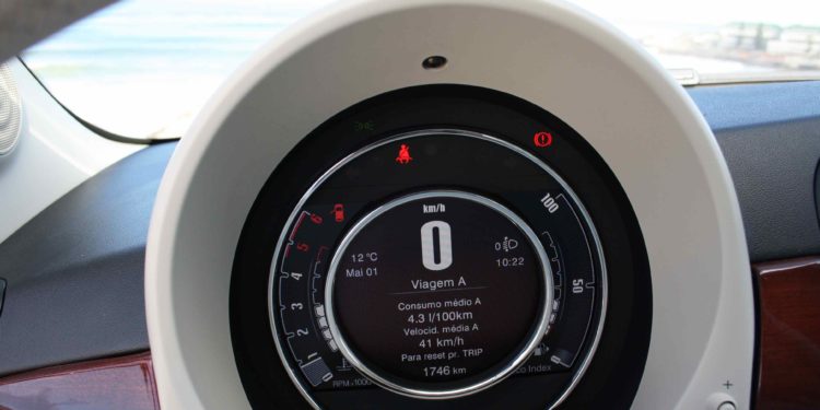 FIAT 500C 1.3 Multijet Riva: Exclusividade dos mares para a cidade! 37