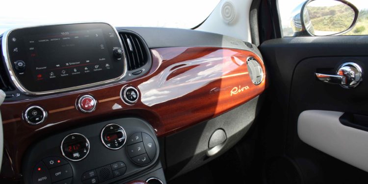 FIAT 500C 1.3 Multijet Riva: Exclusividade dos mares para a cidade! 35