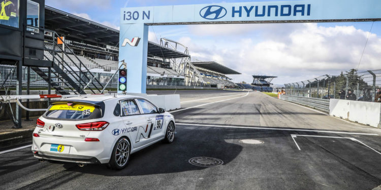 Hyundai i30 N ataca Nurburgring uma ultima vez antes da produção! (vídeo) 16