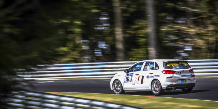 Hyundai i30 N ataca Nurburgring uma ultima vez antes da produção! (vídeo) 17