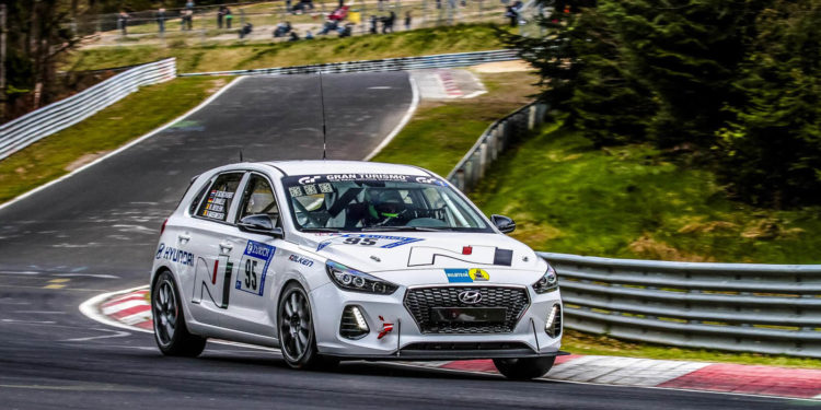 Hyundai i30 N ataca Nurburgring uma ultima vez antes da produção! (vídeo) 18