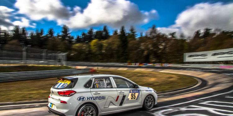 Hyundai i30 N ataca Nurburgring uma ultima vez antes da produção! (vídeo) 15