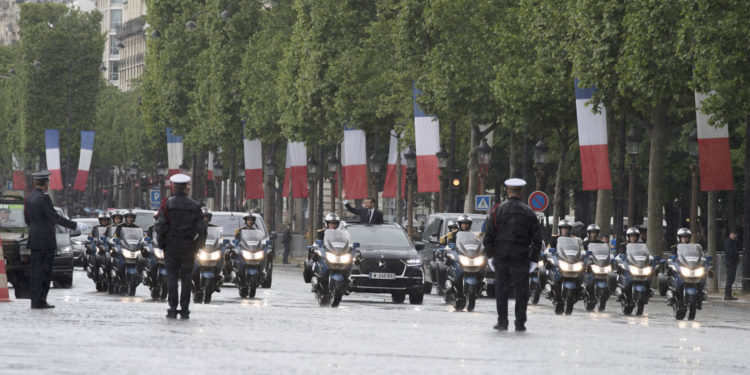 Este é o DS7 Cabrio de Emmanuel Macron! 17