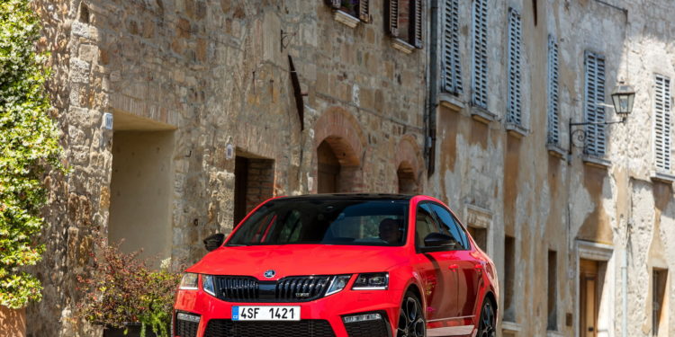 A nova Skoda Octavia VRS 245 em 36 fotos! 48