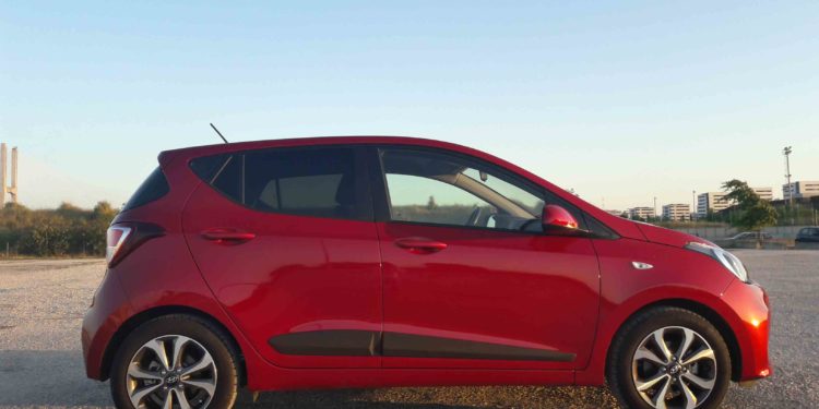 Hyundai i10 1.0 MPI: Espaço para a cidade! 28