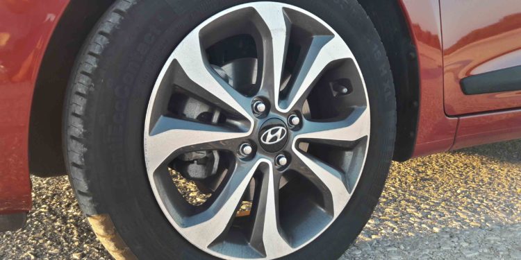 Hyundai i10 1.0 MPI: Espaço para a cidade! 32