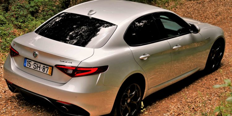 Alfa Romeo Giulia Veloce 280: Introdução Quadrifoglio! 65