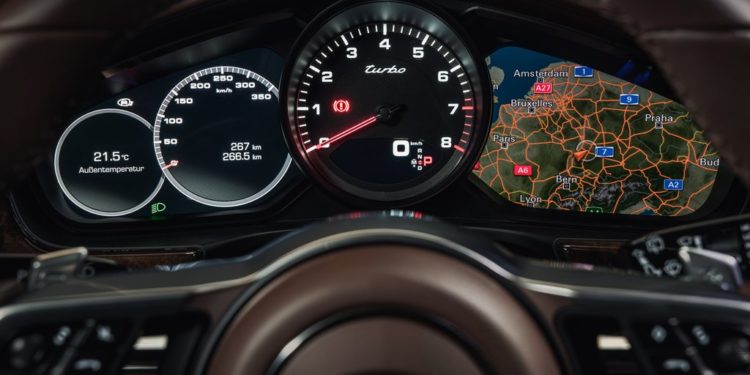 Porsche Panamera Sport Turismo: Como fazer uma família feliz! 35