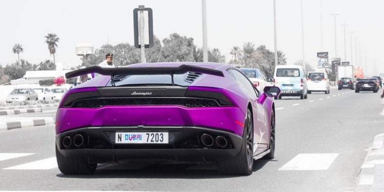 Este Lamborghini Huracan é exclusivo e pertence a uma mulher! 22