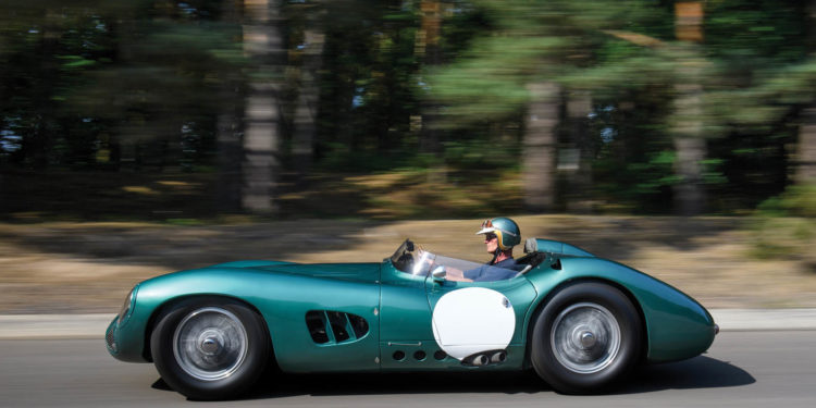 Aston Martin DBR1 bate recordes no leilão da RM Sotheby! 45