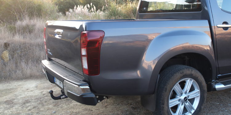 Isuzu D-Max LS 1.9 DOHC: Durabilidade e flexibilidade! 51
