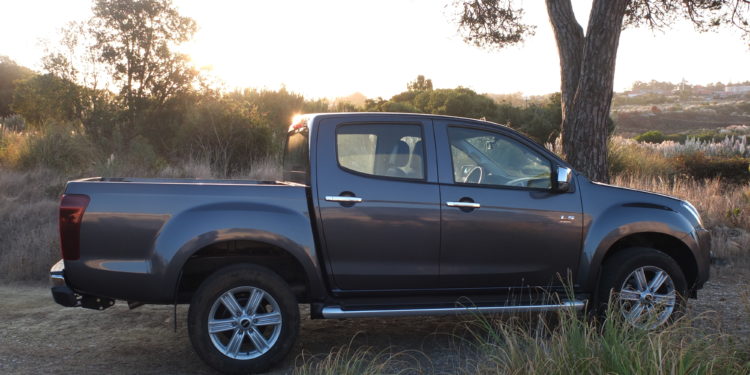 Isuzu D-Max LS 1.9 DOHC: Durabilidade e flexibilidade! 48