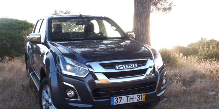 Isuzu D-Max LS 1.9 DOHC: Durabilidade e flexibilidade! 42