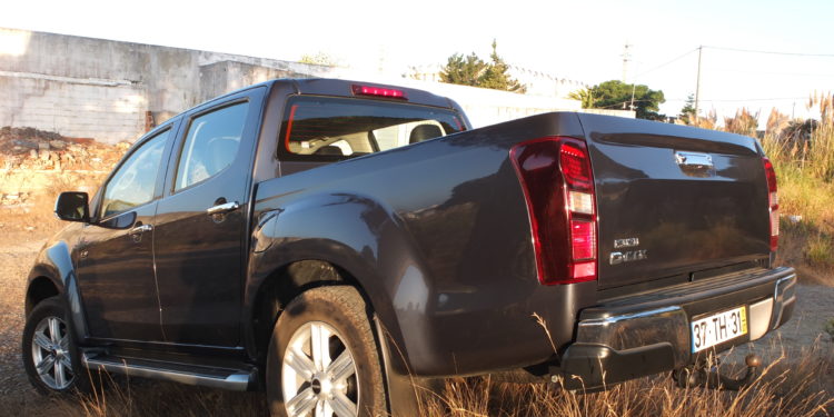 Isuzu D-Max LS 1.9 DOHC: Durabilidade e flexibilidade! 43