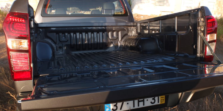 Isuzu D-Max LS 1.9 DOHC: Durabilidade e flexibilidade! 44