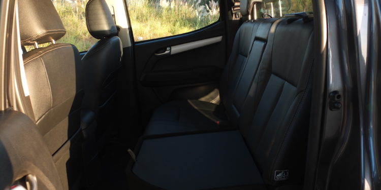 Isuzu D-Max LS 1.9 DOHC: Durabilidade e flexibilidade! 41