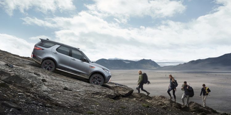 Land Rover lança Discovery SVX com 525cv focado no Todo-o-Terreno! 19