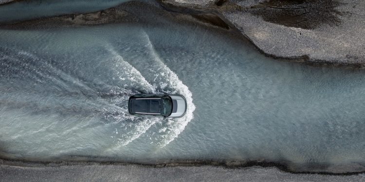 Land Rover lança Discovery SVX com 525cv focado no Todo-o-Terreno! 29