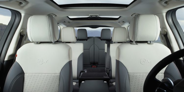 Land Rover lança Discovery SVX com 525cv focado no Todo-o-Terreno! 30