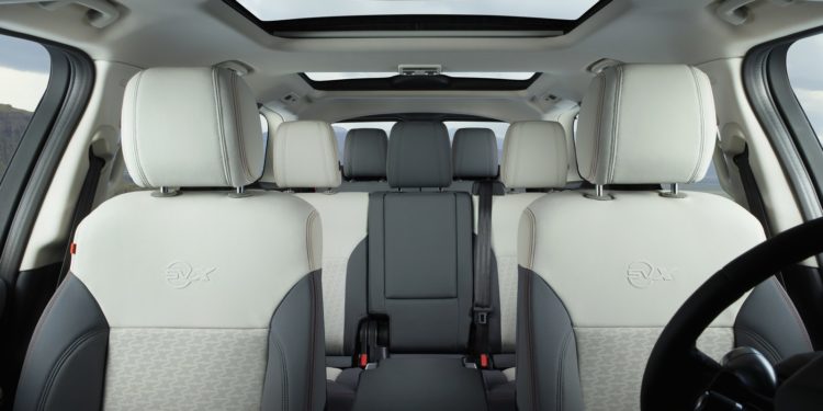 Land Rover lança Discovery SVX com 525cv focado no Todo-o-Terreno! 31