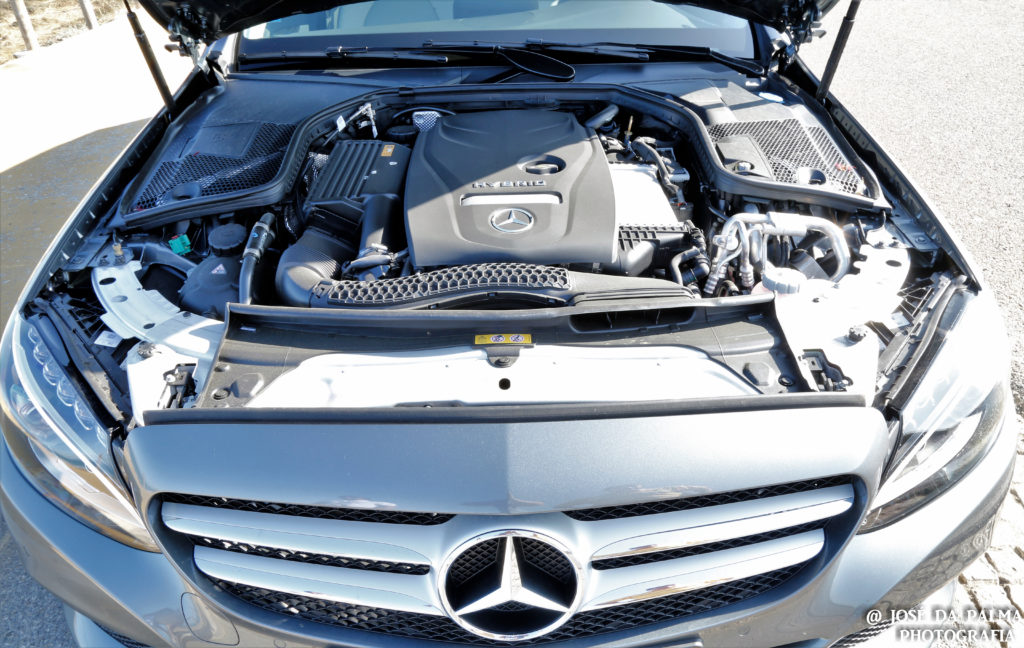 Mercedes C350E Plug-in Hybrid: Imponência Ecológica! 28