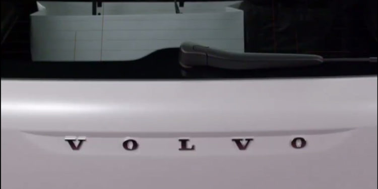 Volvo revela novo XC40! Mas não era suposto! 17