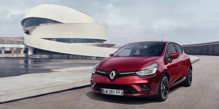Novo Renault Clio será híbrido e terá condução autónoma! 18