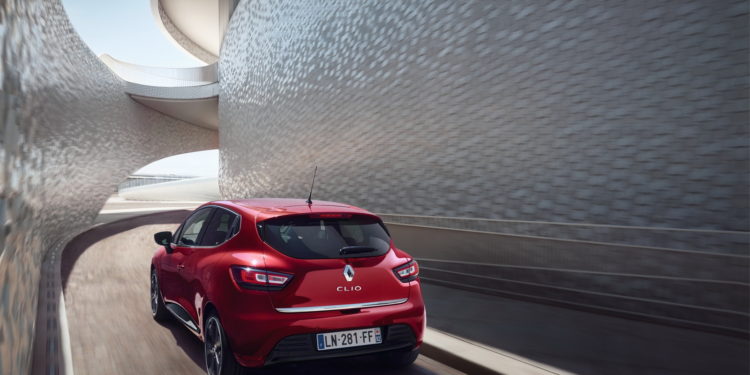 Novo Renault Clio será híbrido e terá condução autónoma! 13