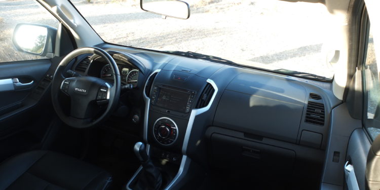 Isuzu D-Max LS 1.9 DOHC: Durabilidade e flexibilidade! 22