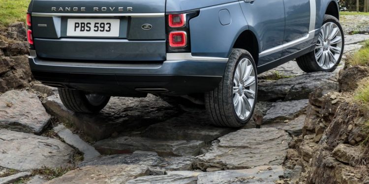 Range Rover recebe facelift com nova versão híbrida plug-in! 37