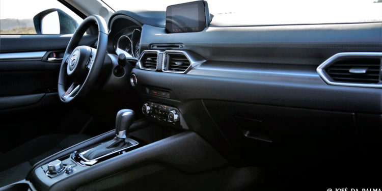 Mazda CX-5 2.2 SKYACTIV-D 4X2 Evolve AT: Eficiência elegante! 29