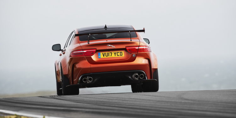 Jaguar persegue recorde em Nurburgring com XE SV Project 8! 16