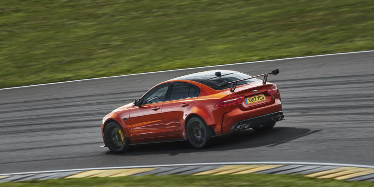 Jaguar persegue recorde em Nurburgring com XE SV Project 8! 18