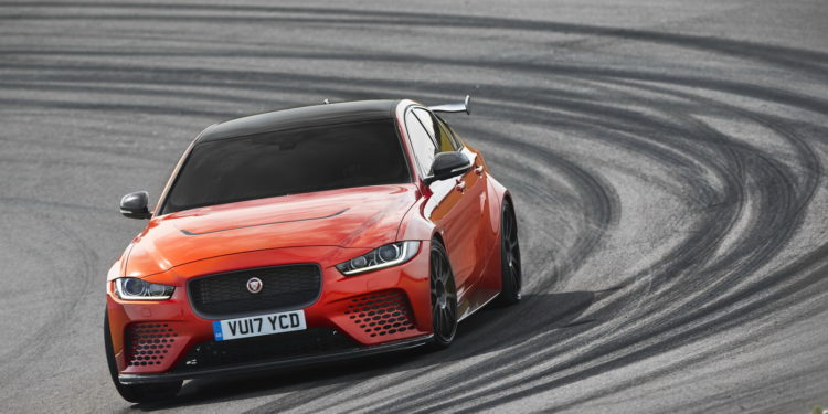 Jaguar persegue recorde em Nurburgring com XE SV Project 8! 19