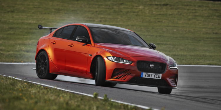 Jaguar persegue recorde em Nurburgring com XE SV Project 8! 20