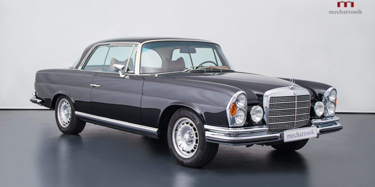 Este Mercedes W111 Coupé de 1977 tem um motor V8 AMG! 22