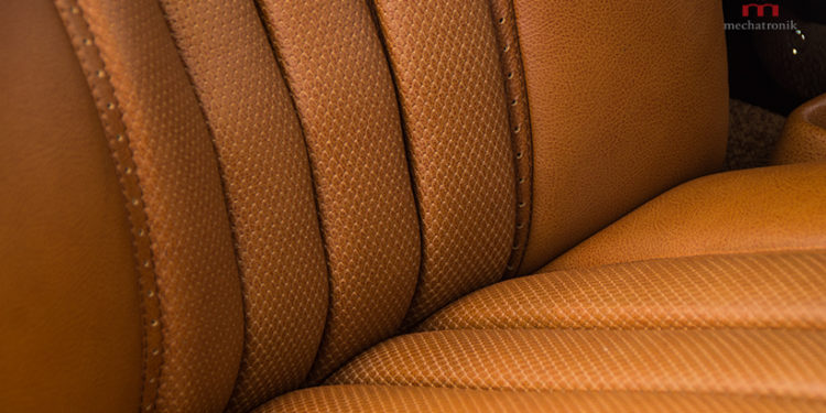 Este Mercedes W111 Coupé de 1977 tem um motor V8 AMG! 14