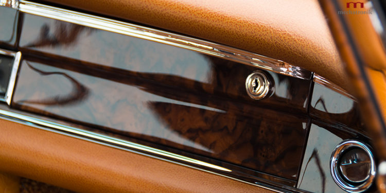 Este Mercedes W111 Coupé de 1977 tem um motor V8 AMG! 13