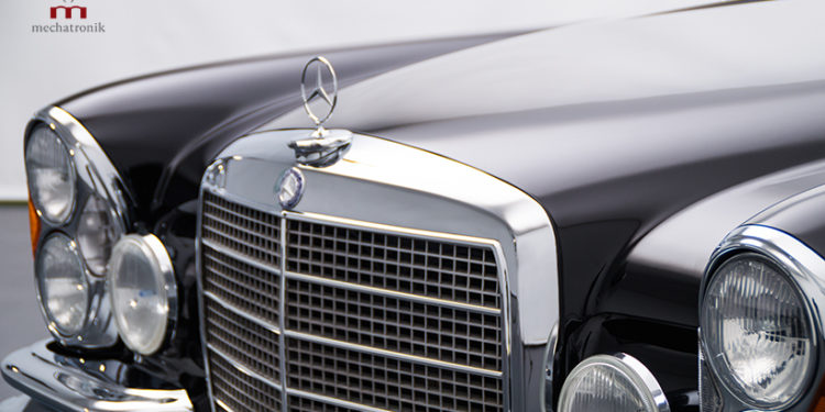 Este Mercedes W111 Coupé de 1977 tem um motor V8 AMG! 20