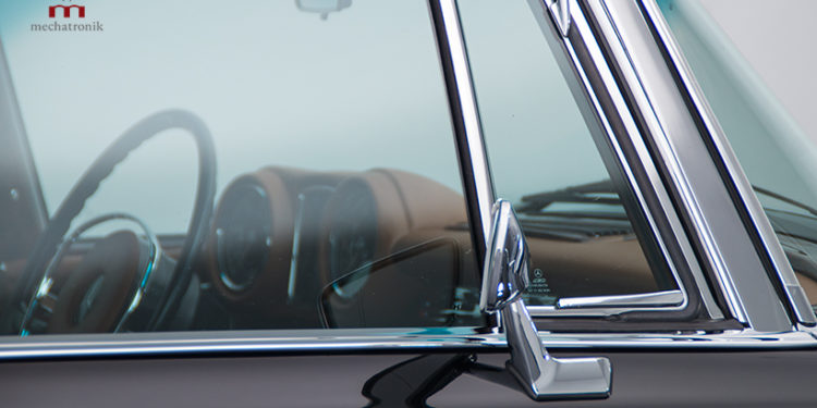 Este Mercedes W111 Coupé de 1977 tem um motor V8 AMG! 19