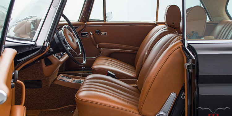 Este Mercedes W111 Coupé de 1977 tem um motor V8 AMG! 18