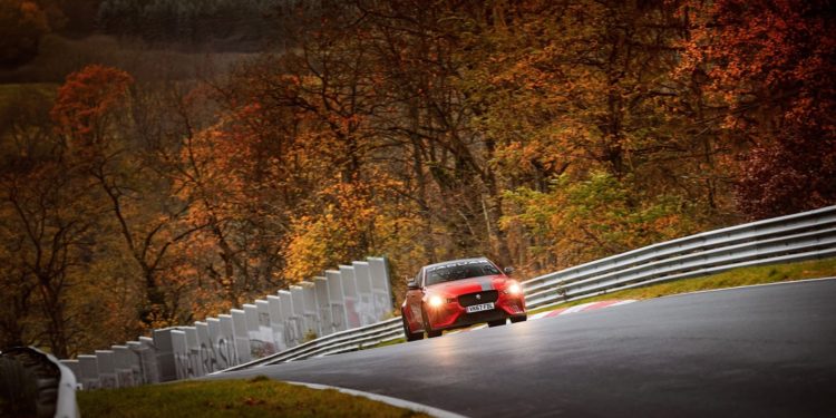 Jaguar XE SV Project 8 é a berlina mais rápida de Nurburgring com 7 minutos e 23 segundos! 18