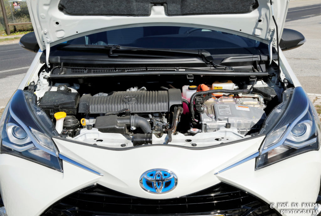 Toyota Yaris Hybrid: Utilitário ecológico! 22