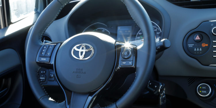 Toyota Yaris Hybrid: Utilitário ecológico! 31