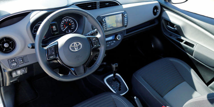 Toyota Yaris Hybrid: Utilitário ecológico! 25