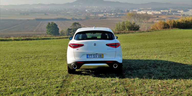 Alfa Romeo Stelvio Super 2.2 JTDM 210CV Q4: Performance Perfeita! 28