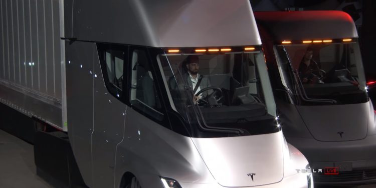 Tesla revela camião com 800km de autonomia! 54