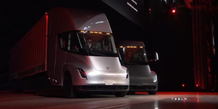Tesla revela camião com 800km de autonomia! 23