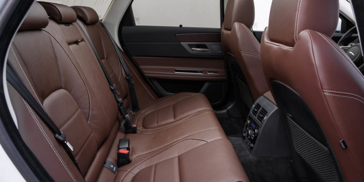 O maior cliente da Jaguar encomendou 30 Jaguar XF Sportbrake! 14