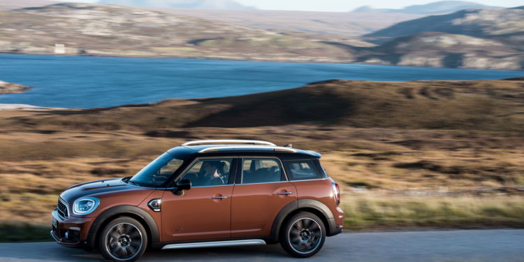 MINI trabalha num novo crossover eléctrico! 24